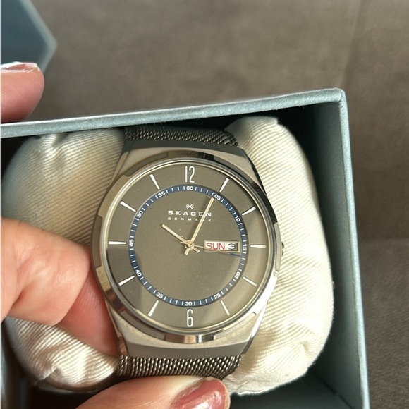 Skagen Men’s Watch SKU: SKW6078, Titanium 40MM - Picture 2 of 7